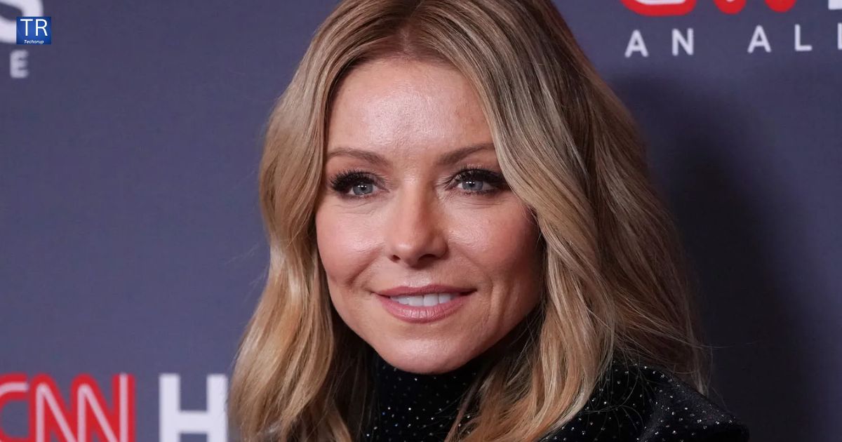 Kelly Ripa measurements, Bio, Height, Weight, Shoe And Bra Size